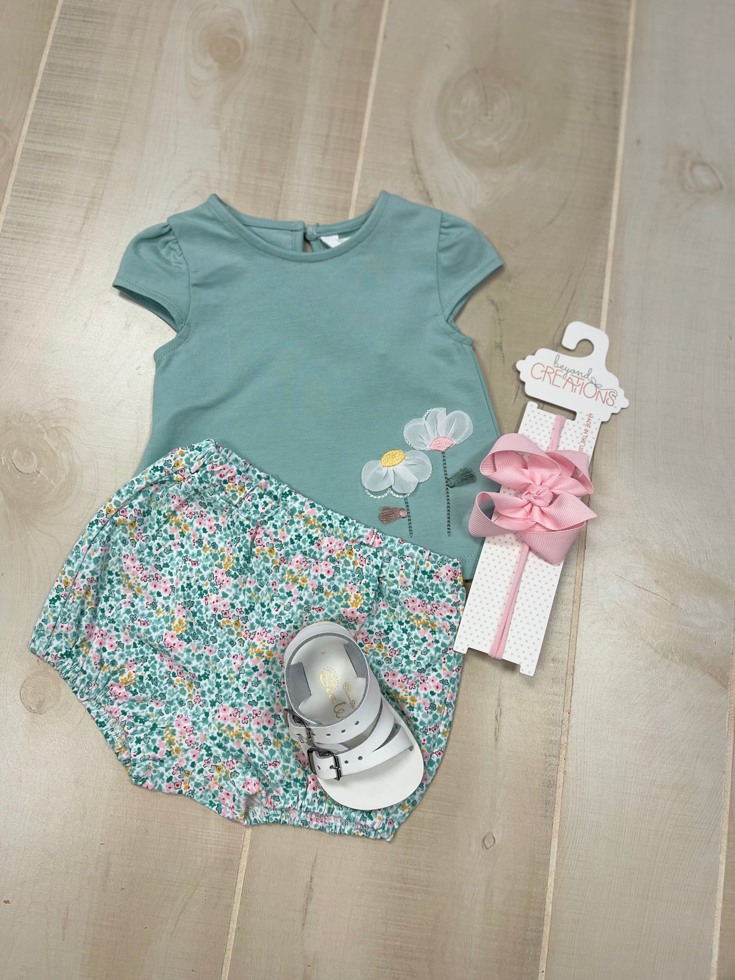 Green Daisy bloomer set